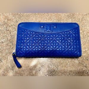 Like New—Tory Burch “Continental” Leather Wallet